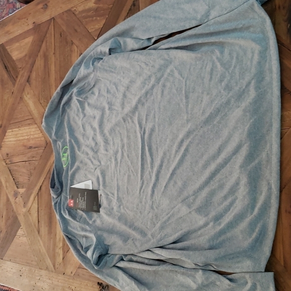 UNDER Armour boys Top - Picture 3 of 3